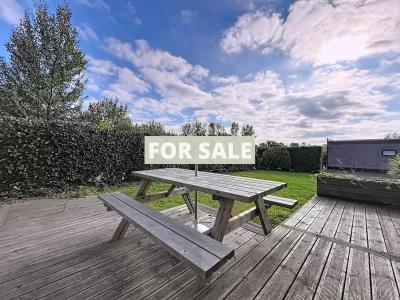 Contemporary Detached House with Private Garden