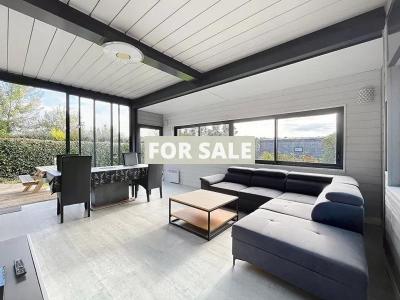 Contemporary Detached House with Private Garden