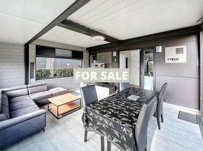 Contemporary Detached House with Private Garden