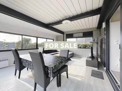 Contemporary Detached House with Private Garden