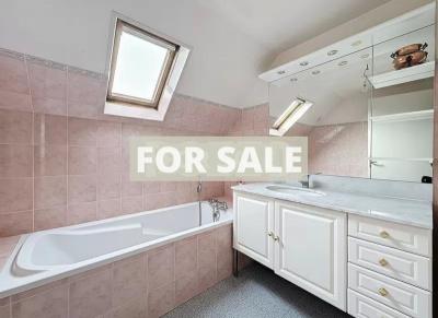 Detached House with Garden close to the Coast