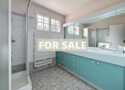 Detached House with Garden close to the Coast