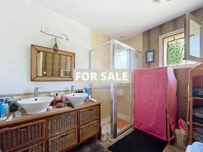 Detached Country House with Swimming Pool