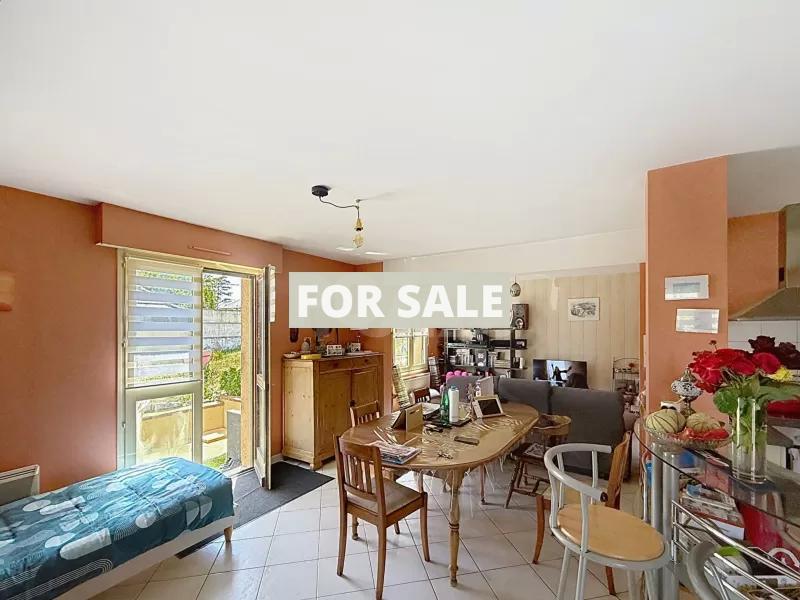 Detached Country House with Swimming Pool
