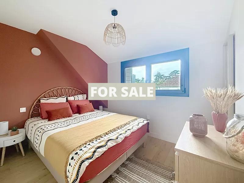 Detached Coastal House with Landscaped Garden