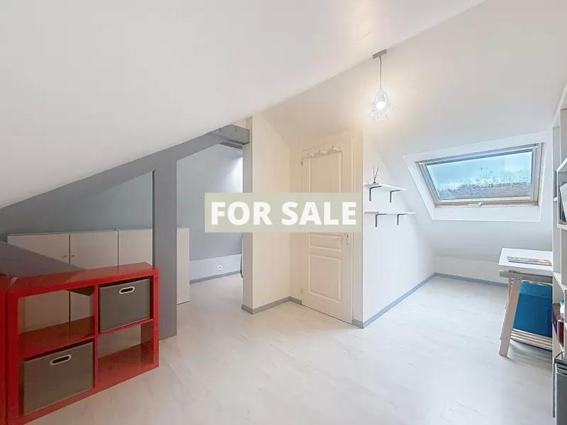 Beautiful Detached House by the Coast