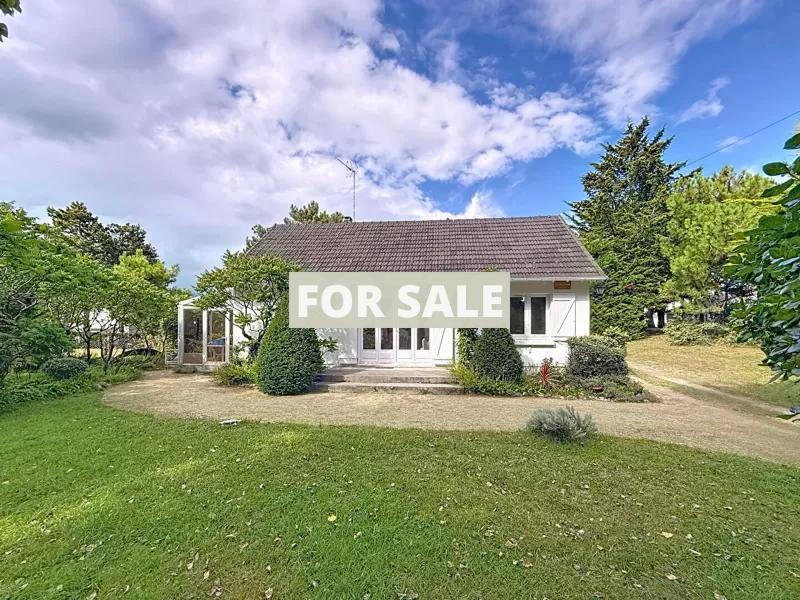 Detached House and Garden in Coastal Location
