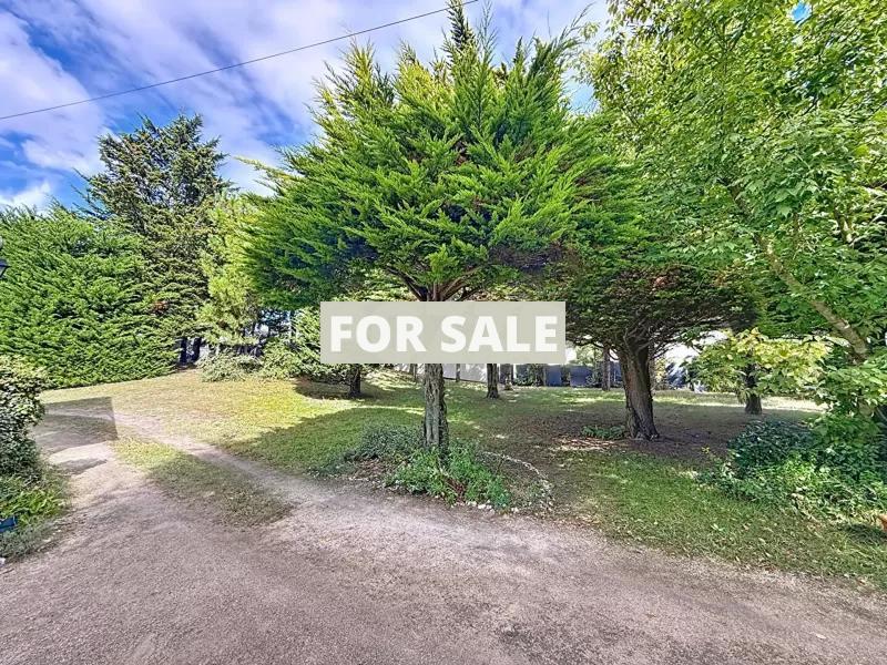 Detached House and Garden in Coastal Location