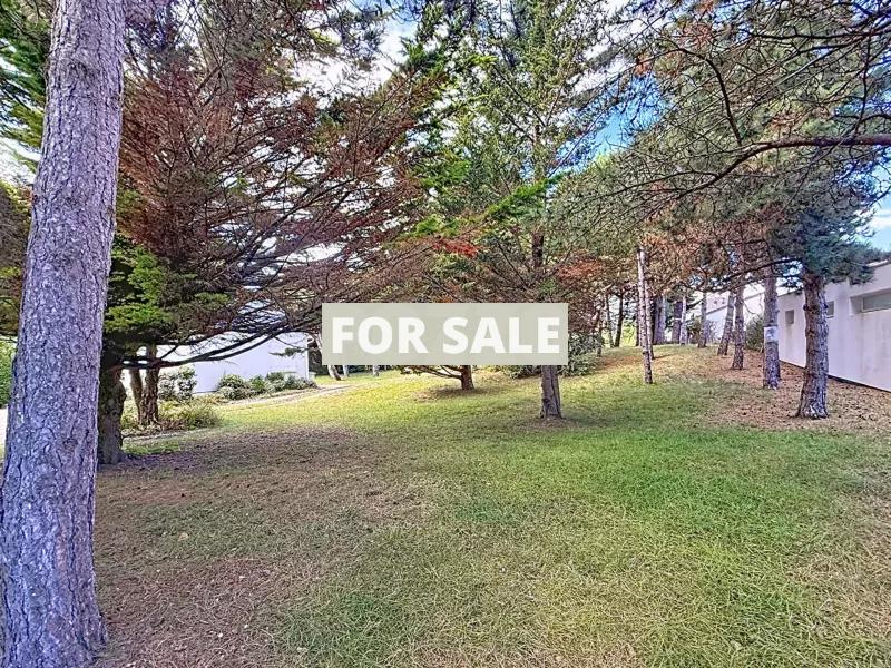 Detached House and Garden in Coastal Location