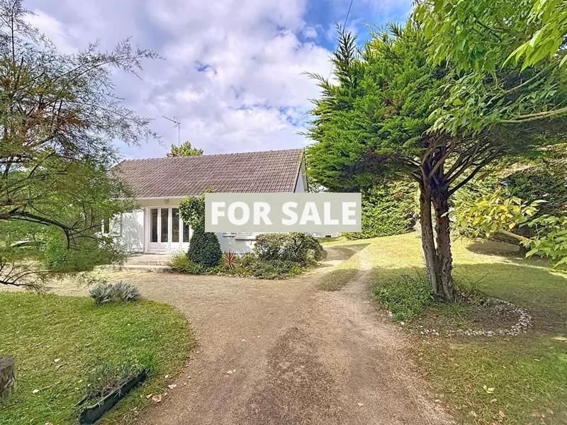 Detached House and Garden in Coastal Location