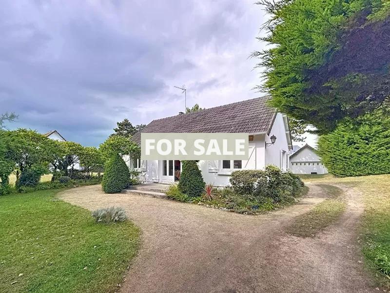 Detached House and Garden in Coastal Location