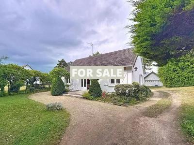 Detached House and Garden in Coastal Location