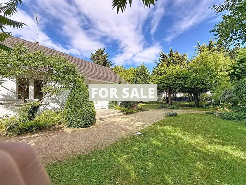 Detached House and Garden in Coastal Location
