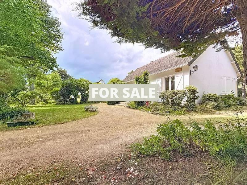 Detached House and Garden in Coastal Location