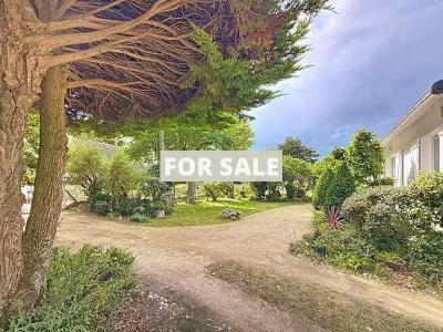 Detached House and Garden in Coastal Location