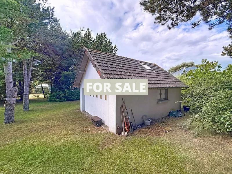 Detached House and Garden in Coastal Location