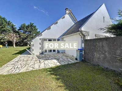 Detached House with Garden by the Coast