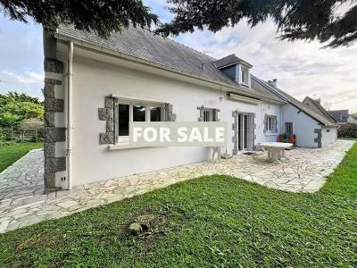 Detached House with Garden by the Coast