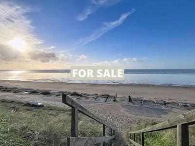 Detached House with Garden by the Coast