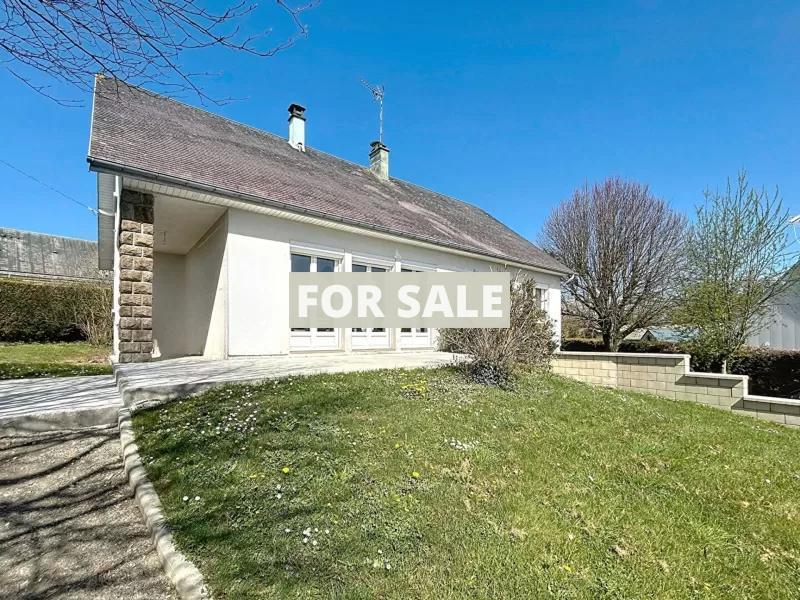 Main Photo of a 5 bedroom  House for sale