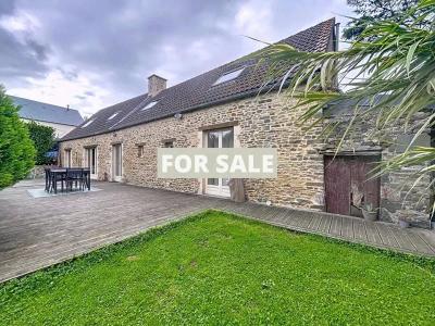 Detached Country House with Landscaped Garden
