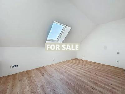 New Build Detached House with Garden