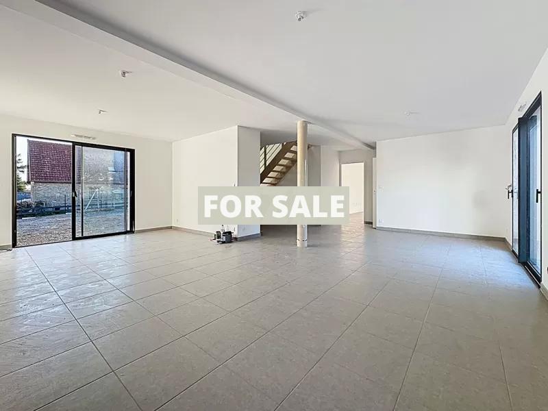 New Build Detached House with Garden