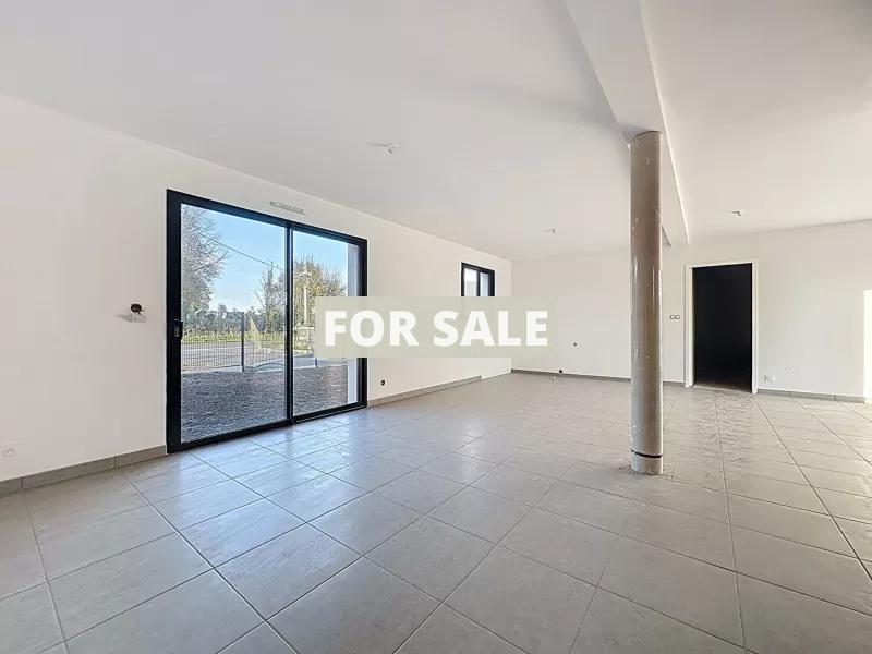 New Build Detached House with Garden