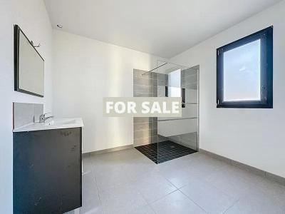 New Build Detached House with Garden