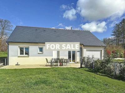 Traditional Detached House with Landscaped Garden