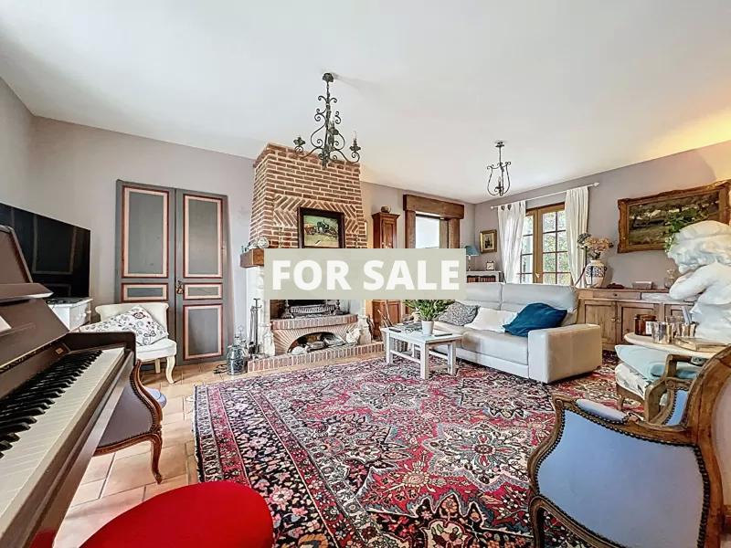 Detached House with Landscaped Garden