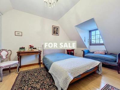 Detached House with Landscaped Garden