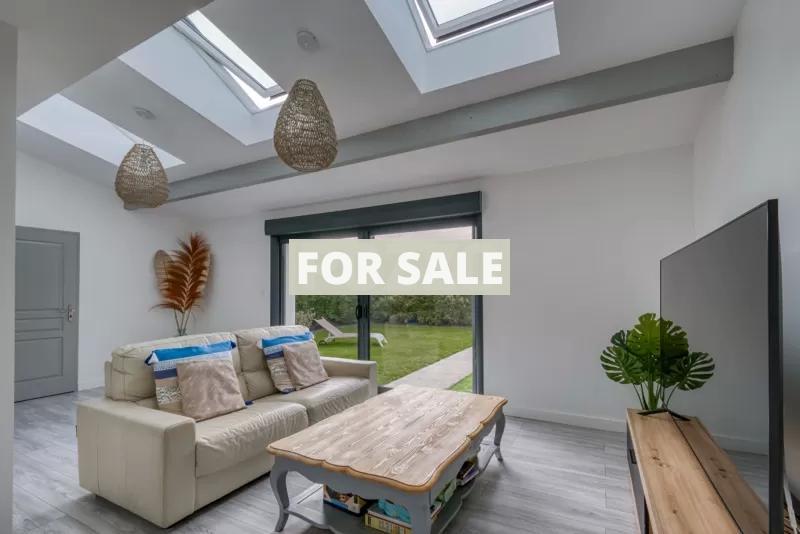 Detached House with Garden by the Coast