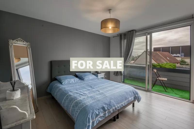 Detached House with Garden by the Coast