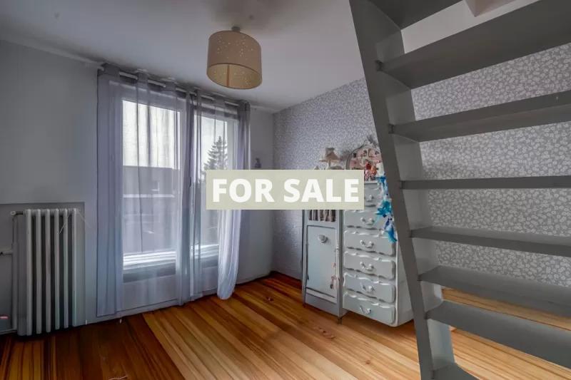 Detached House with Garden by the Coast