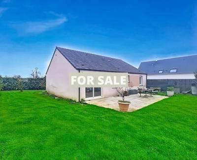 Modern Detached House with Garden