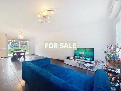 Modern Detached House with Garden