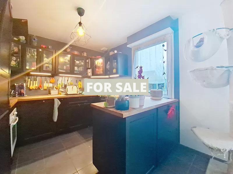 Modern Detached House with Garden