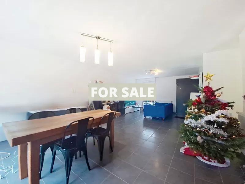 Modern Detached House with Garden