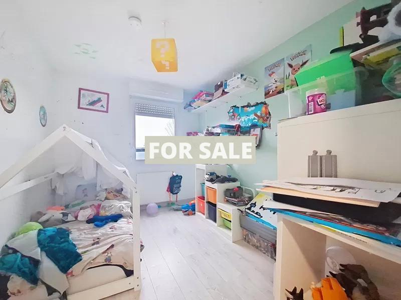 Modern Detached House with Garden