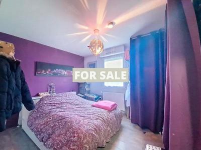 Modern Detached House with Garden