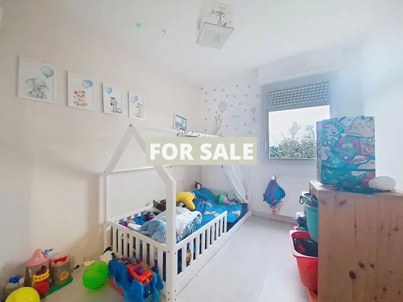 Modern Detached House with Garden