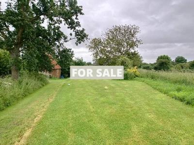Detached Country House with Outbuilding