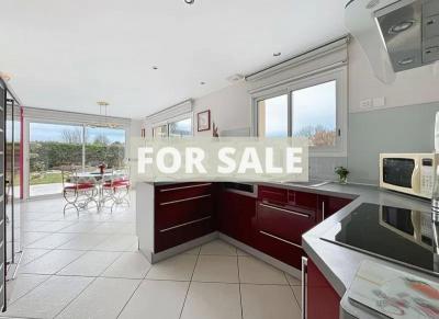 Contemporary Detached House in Coastal Location