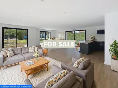Detached House with Garden