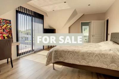 Contemporary Detached House in Coastal Location