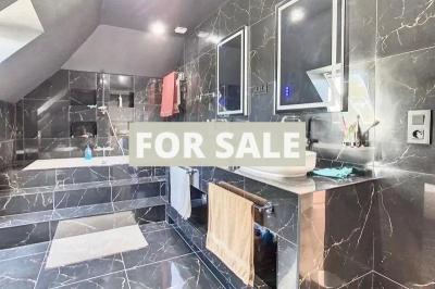 Contemporary Detached House in Coastal Location