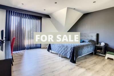 Contemporary Detached House in Coastal Location