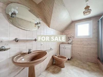 Detached House and Landscaped Garden