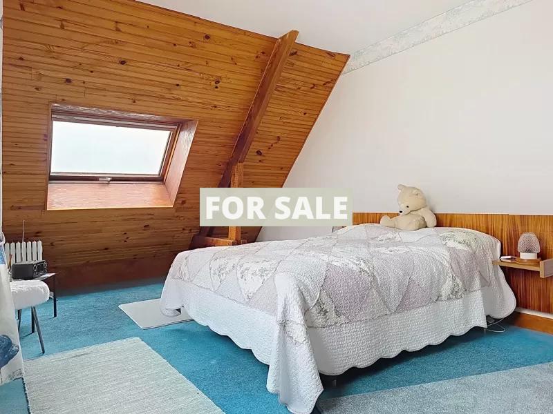 Detached Country House with Landscaped Garden